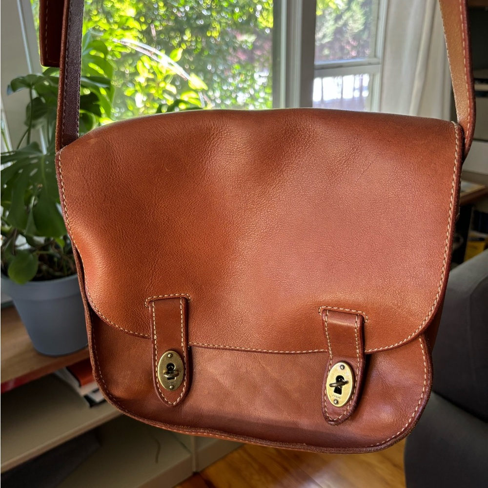 Fossil Austin Leather Turn Lock Saddle Flap Crossbody